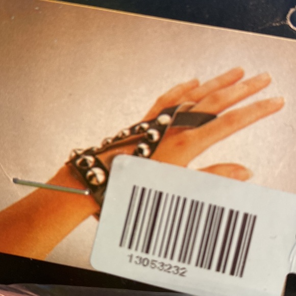 Gloves - Picture 9 of 12